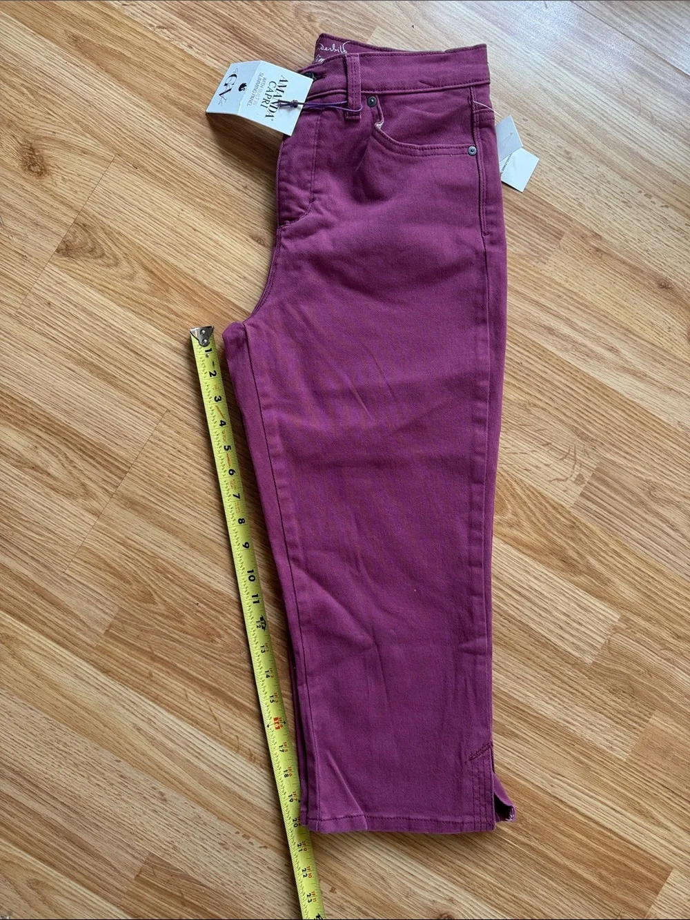 Gloria Vanderbilt 21” ‘Amanda’ Midrise Capris in Plum 🔅 Size 4